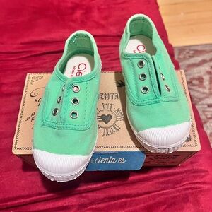 Cienta Kids Green Slip-On Sneakers